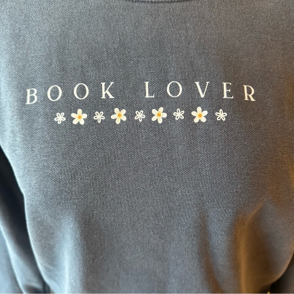 Denim Blue 'Book Lover'‎ Graphic Flower Crewneck Sweatshirt Size Small - Picture 6 of 6